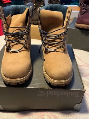 Timberland Wheat Tan Leather Work Boots with Black Laces